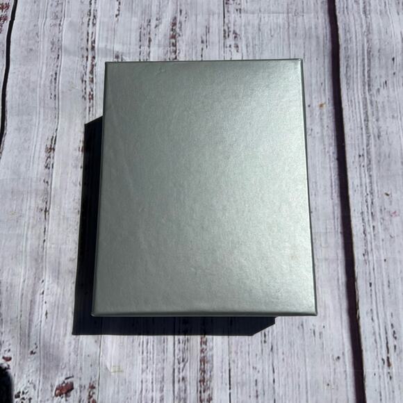 Mini Photo Album Silver Toned with Gold Toned Bows 2"x3" New - Picture 5 of 5